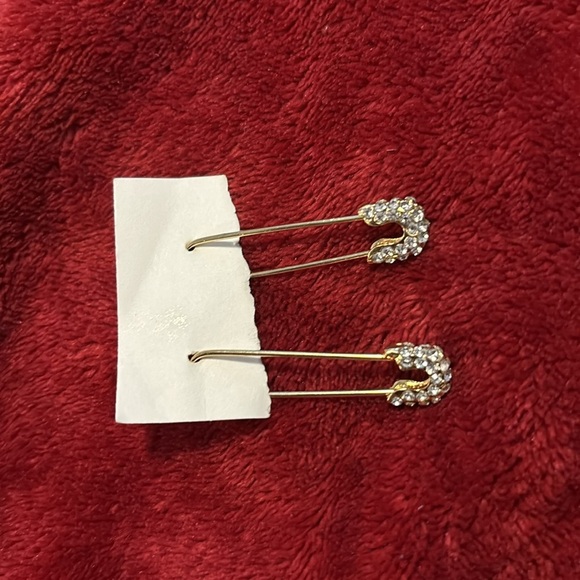 Crystal metal gold plated pin earrings - Picture 11 of 12